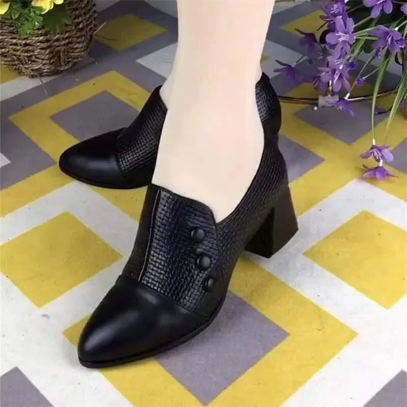 Modische und stützende orthopädische Stiefel