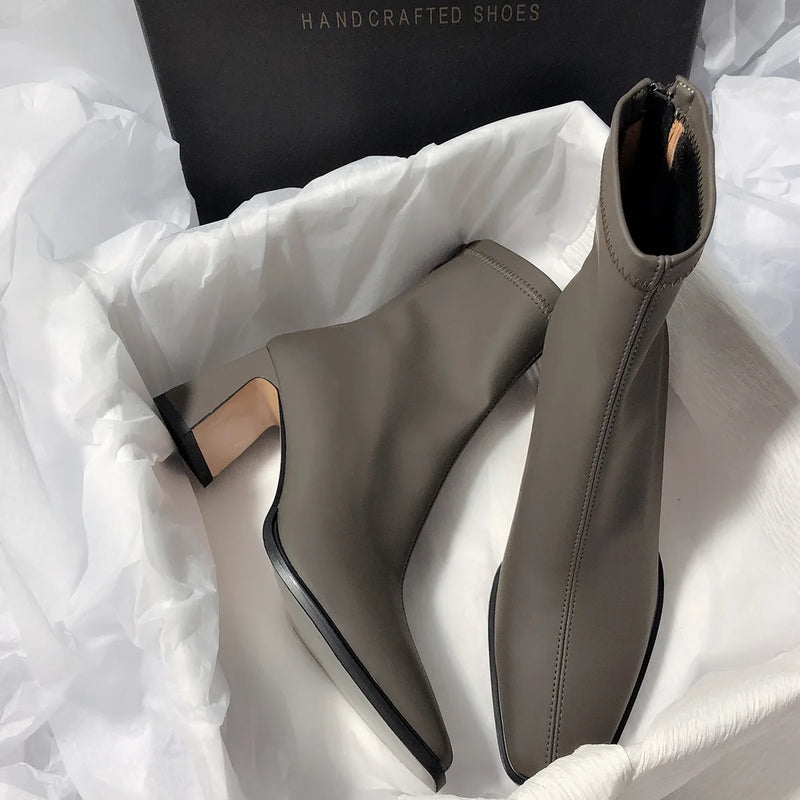 Stützende und stilvolle orthopädische Stiefel
