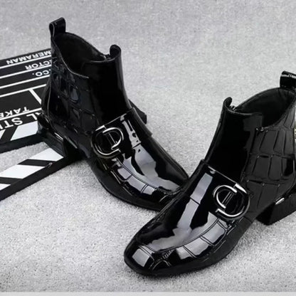 Lässige und stützende orthopädische Stiefel