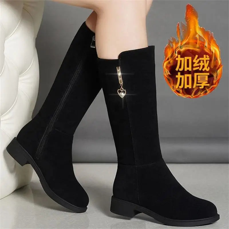 Modische und stützende orthopädische Stiefel