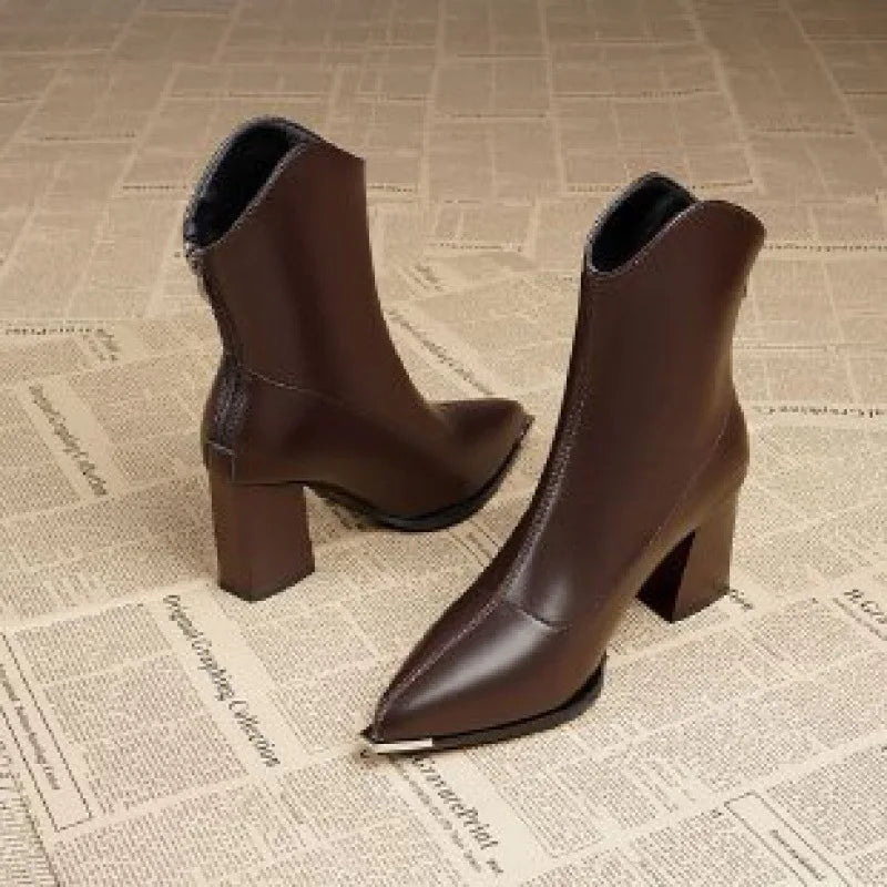 Modische und stützende orthopädische Stiefel