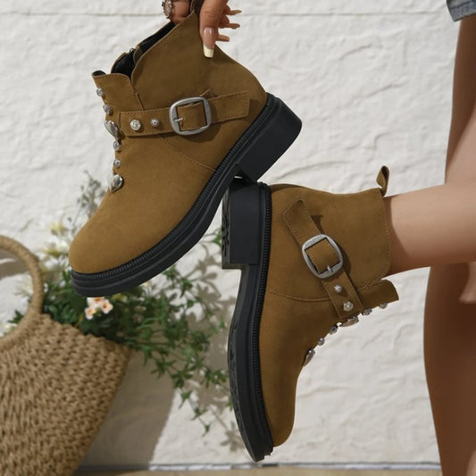 Stützende und trendige orthopädische Stiefel