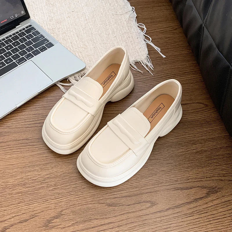 Stützende und trendige orthopädische Slipper