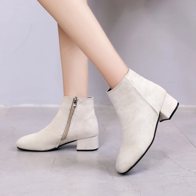 Bequeme und modische orthopädische Stiefel