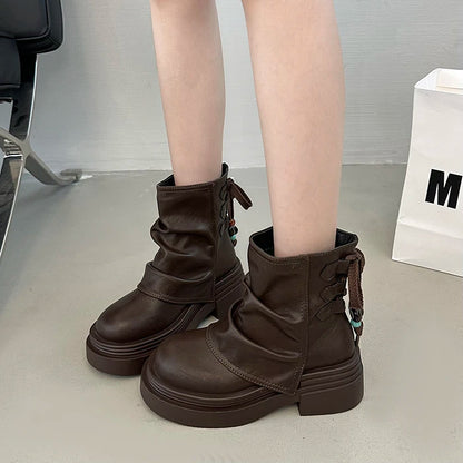 Modische und stützende orthopädische Stiefel