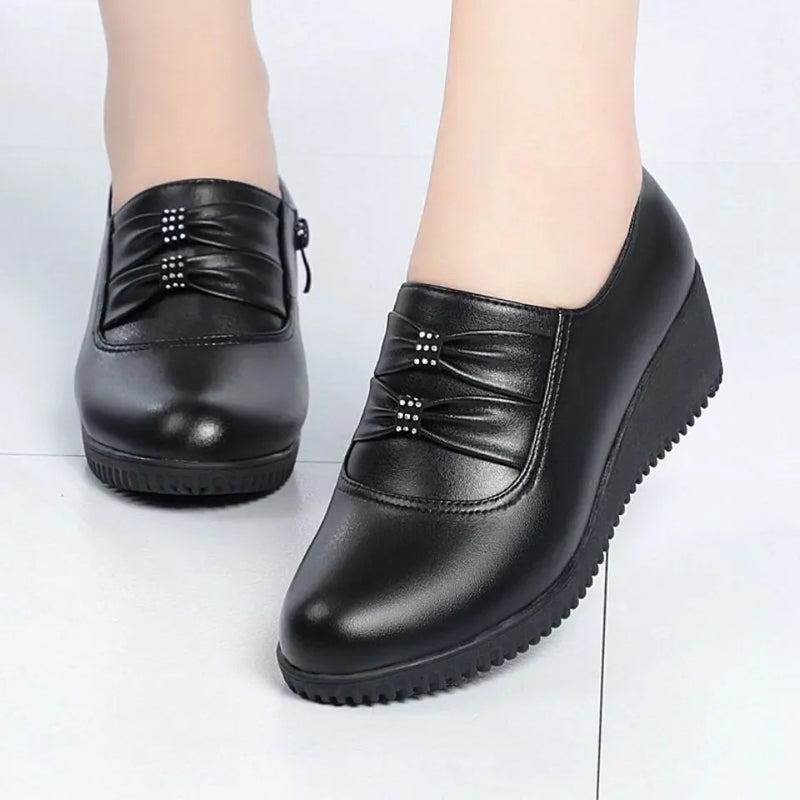 Elegante und stützende orthopädische Schuhe