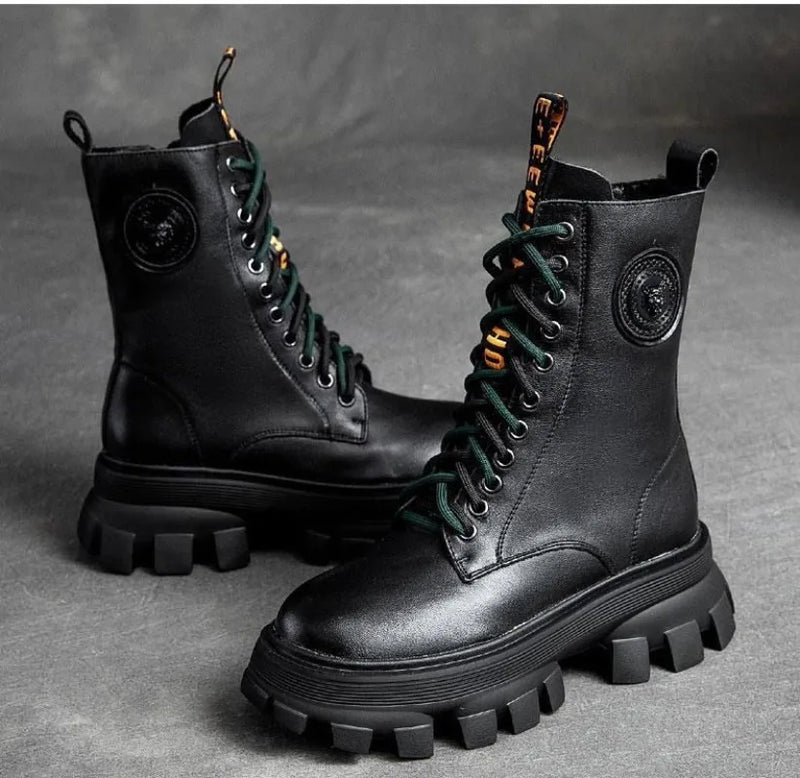 Maßgeschneiderte und bequeme orthopädische Stiefel