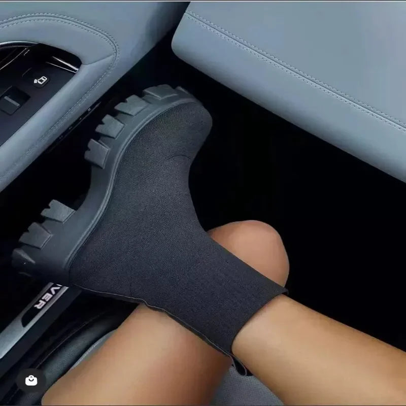 Elegante und stützende orthopädische Stiefel