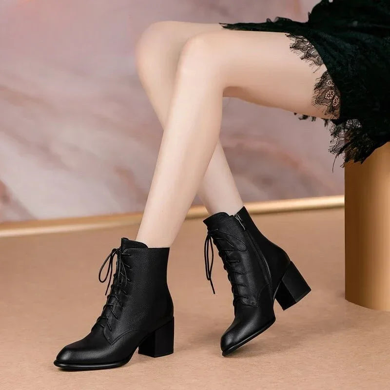 Elegante und stützende orthopädische Absätze