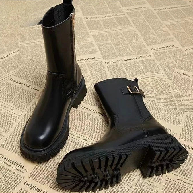 Stützende und trendige orthopädische Stiefel