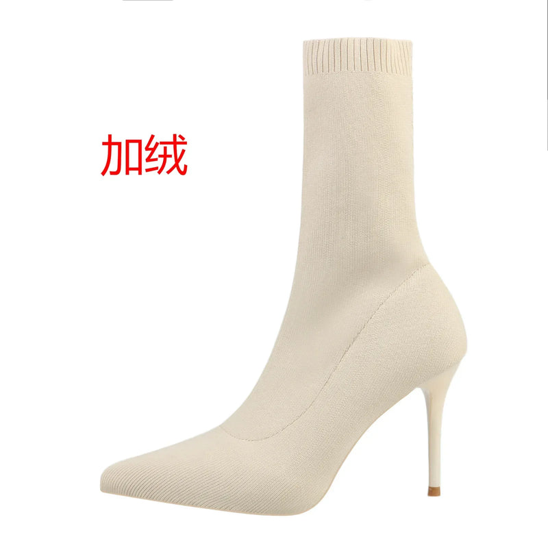 Elegante und stützende orthopädische Absätze