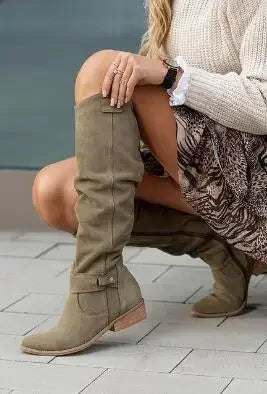 Stützende und trendige orthopädische Stiefel