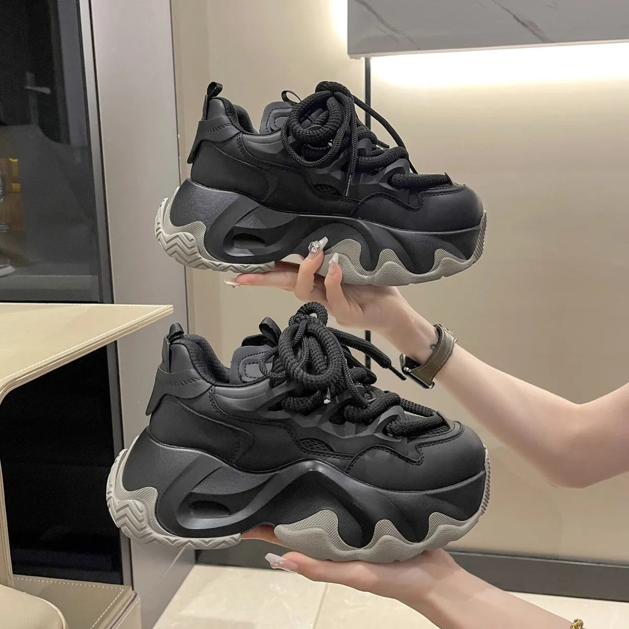 Maßgeschneiderte und bequeme orthopädische Turnschuhe