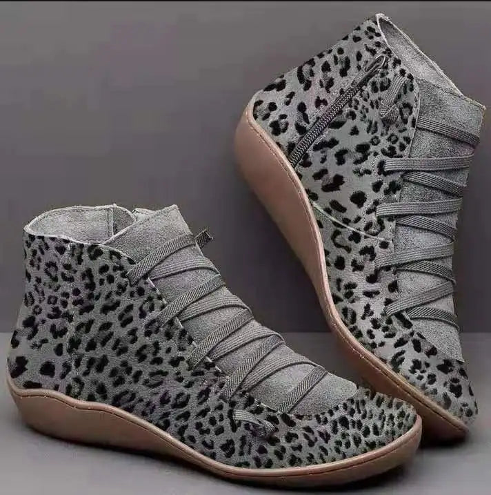 Bequeme und modische orthopädische Stiefel