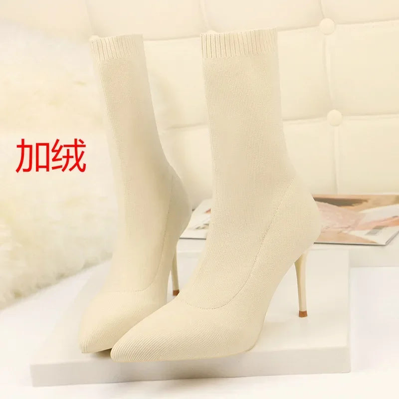 Elegante und stützende orthopädische Absätze