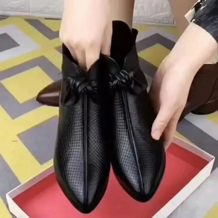 Modische und stützende orthopädische Stiefel