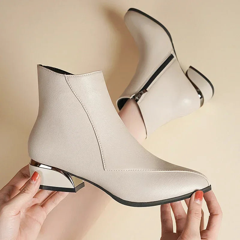 Maßgeschneiderte und bequeme orthopädische Stiefel