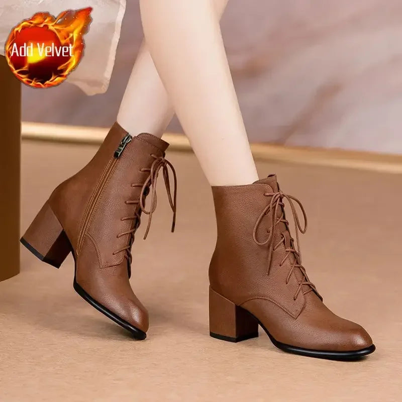 Elegante und stützende orthopädische Absätze