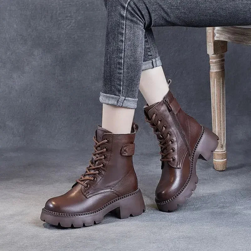 Elegante und stützende orthopädische Stiefel