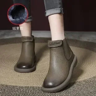 Elegante und stützende orthopädische Stiefel