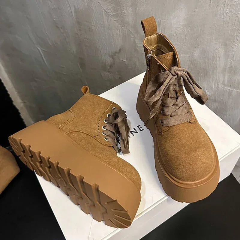 Stützende und trendige orthopädische Stiefel