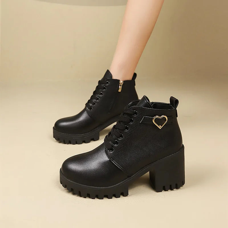 Elegante und stützende orthopädische Stiefel