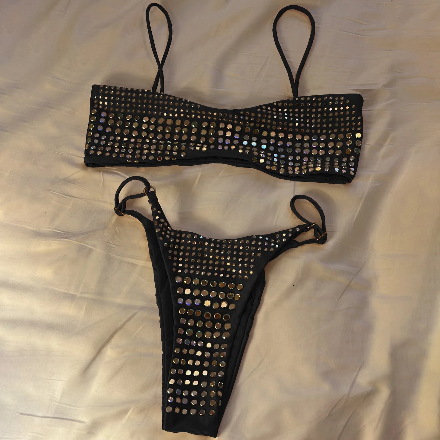 Beautifully Finished Bikini in a Timeless Design