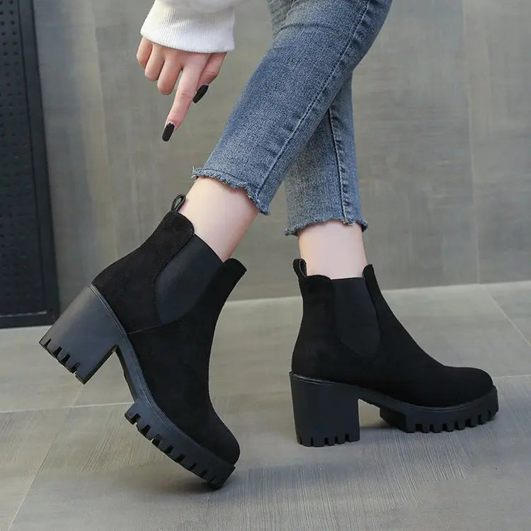 Modische und stützende orthopädische Stiefel