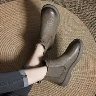 Elegante und stützende orthopädische Stiefel