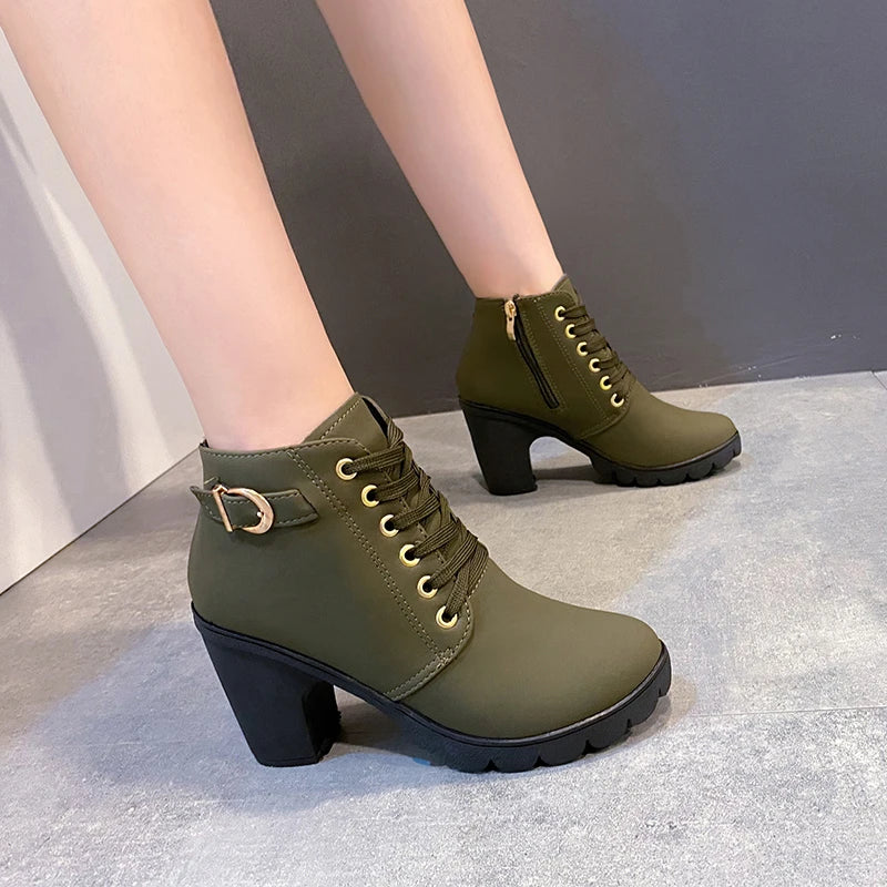 Modische und stützende orthopädische Stiefel