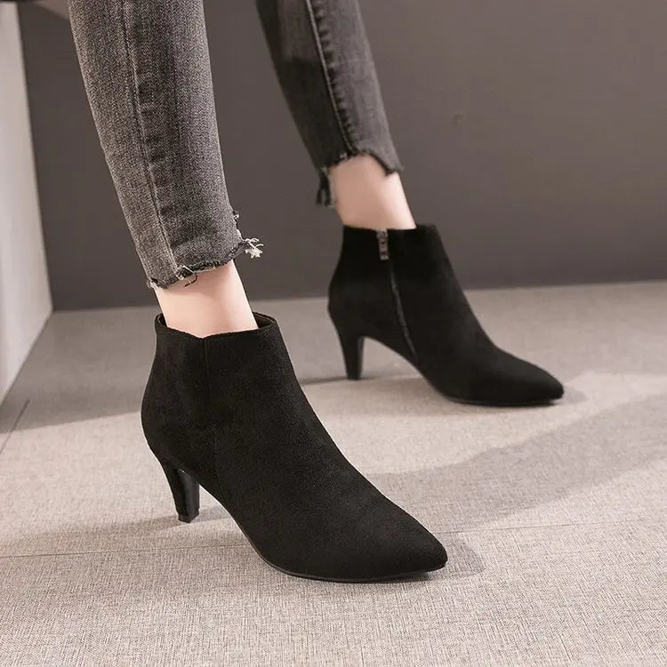 Modische und stützende orthopädische Schuhe