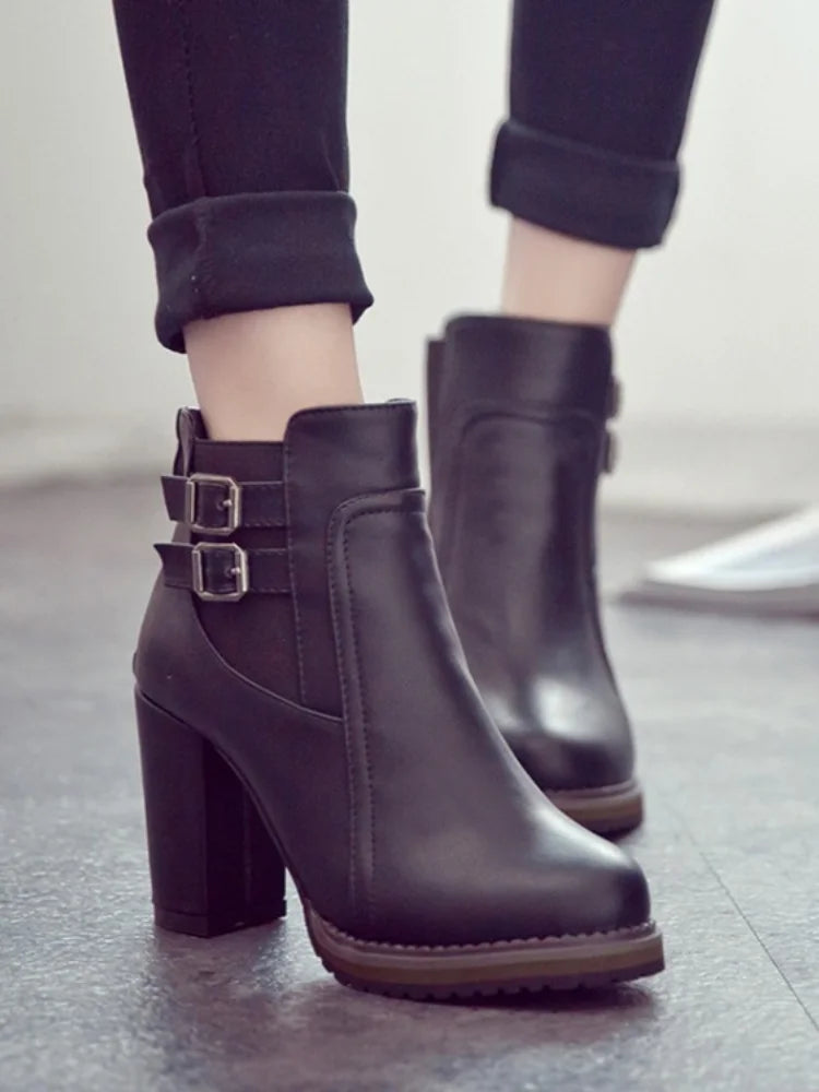 Lässige und stützende orthopädische Stiefel