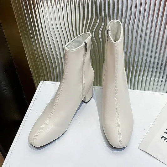 Stützende und stilvolle orthopädische Stiefel