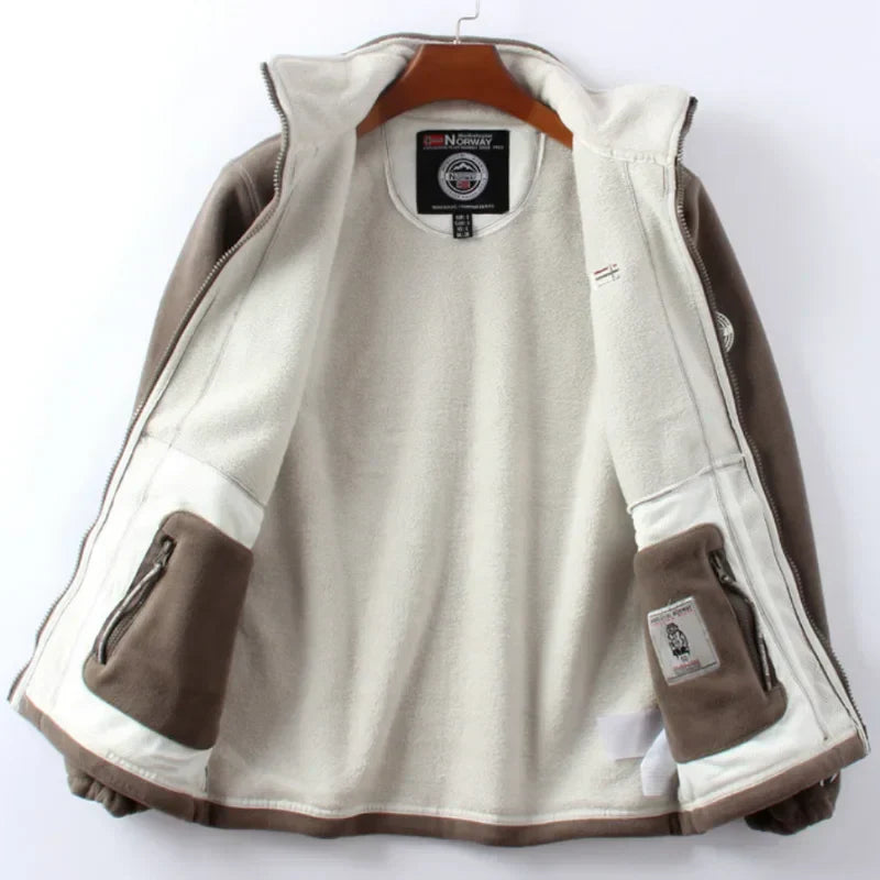 Klassisch gestaltete Jacke