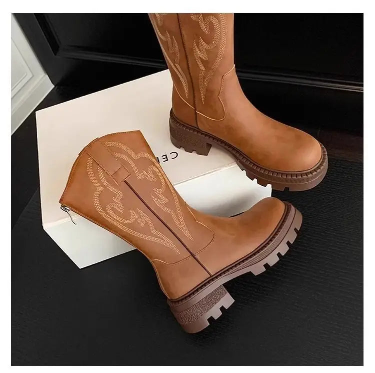 Stützende und trendige orthopädische Stiefel