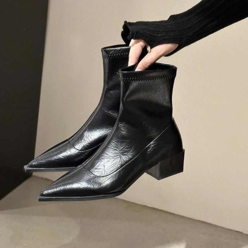 Lässige und stützende orthopädische Stiefel