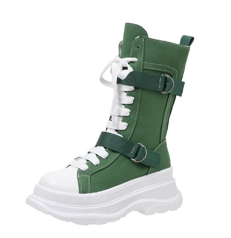 Stützende und trendige orthopädische Stiefel