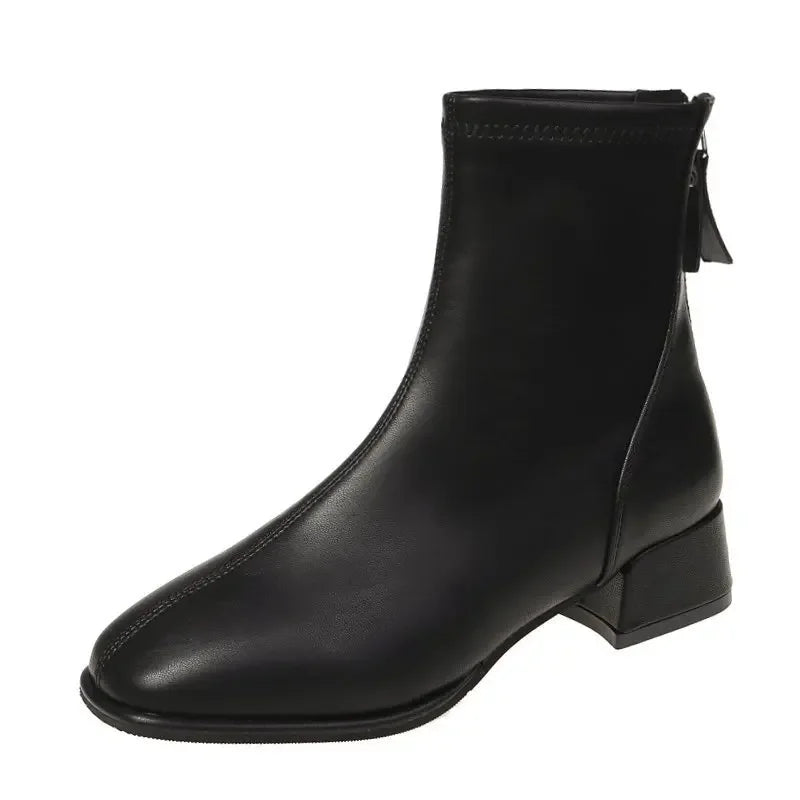 Stützende und trendige orthopädische Stiefel