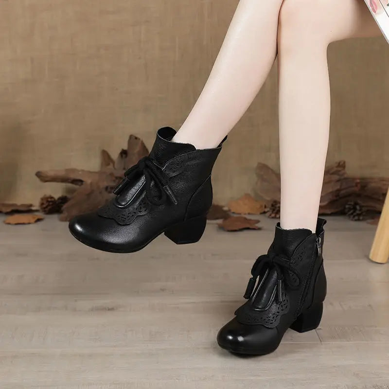 Stützende und trendige orthopädische Stiefel