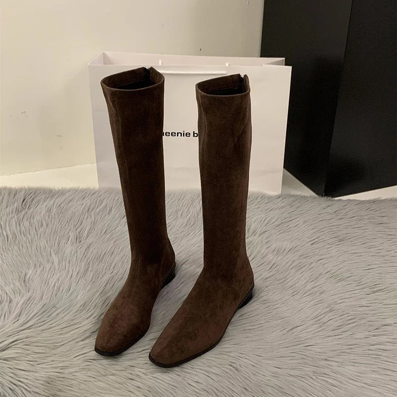 Bequeme und modische orthopädische Stiefel