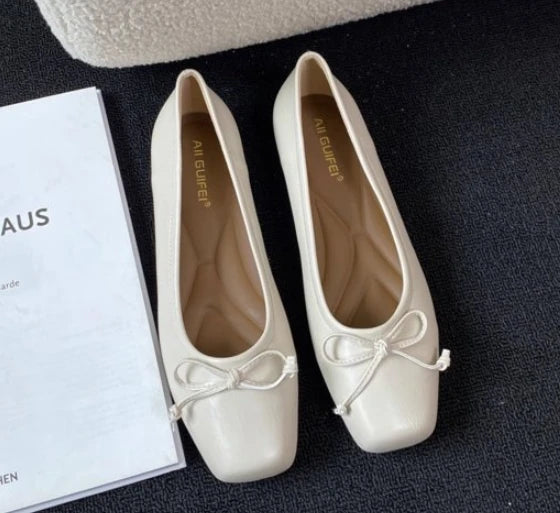 Modische und stützende orthopädische Schuhe