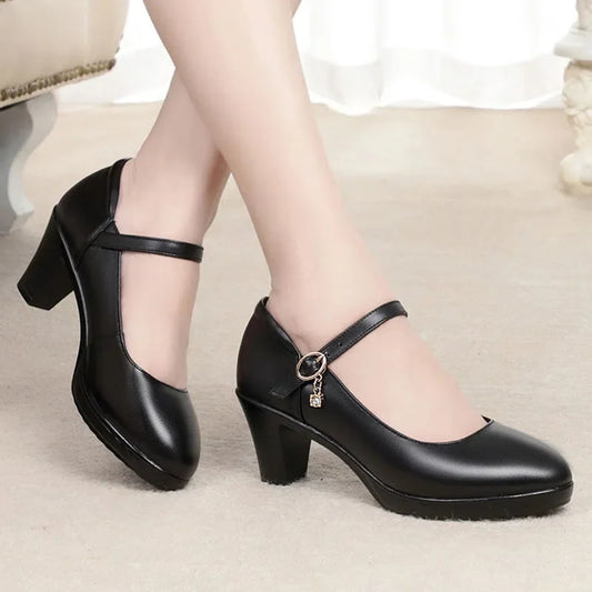 Stützende und stilvolle orthopädische Schuhe