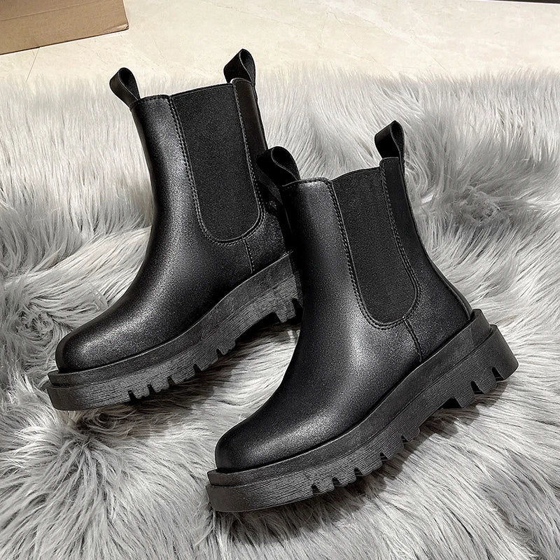 Stützende und trendige orthopädische Stiefel