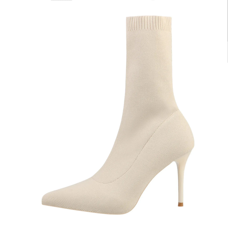 Elegante und stützende orthopädische Absätze