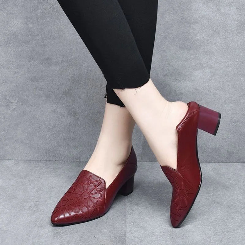 Elegante und stützende orthopädische Schuhe
