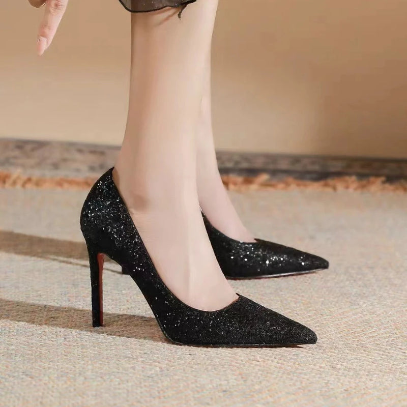 Elegante und stützende orthopädische Absätze
