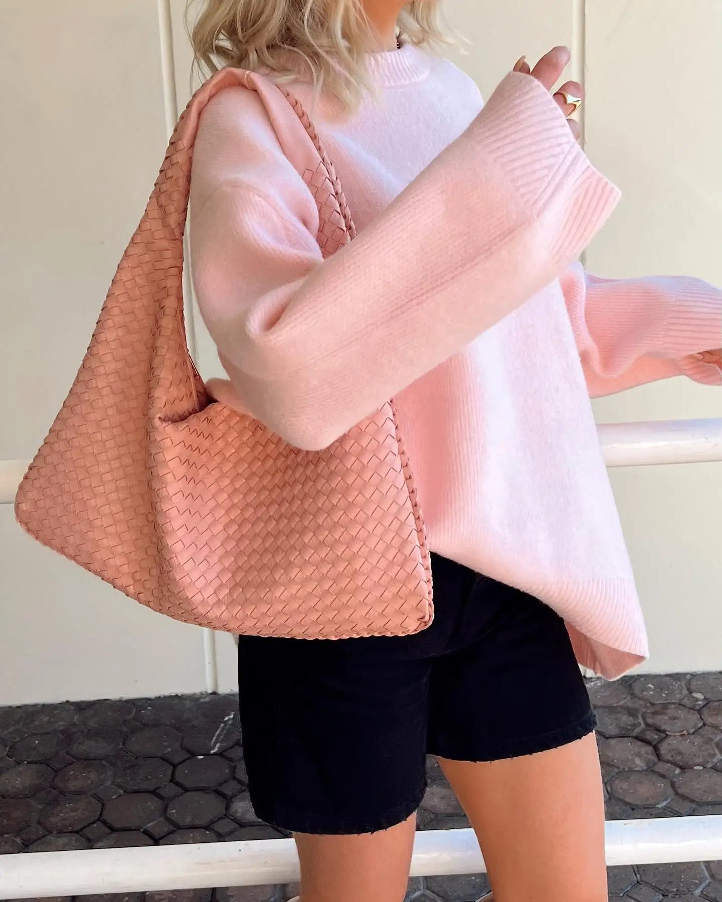 Anmutig gestaltete Pullover