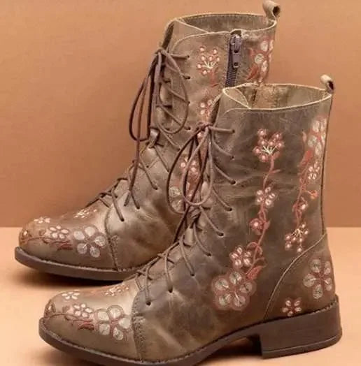 Elegante und stützende orthopädische Stiefel