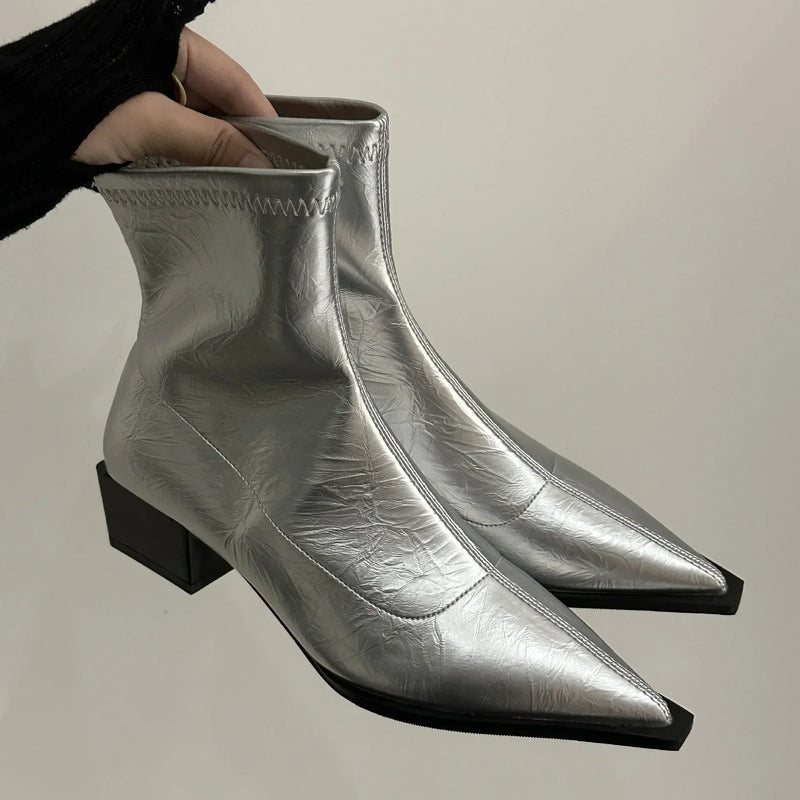 Lässige und stützende orthopädische Stiefel