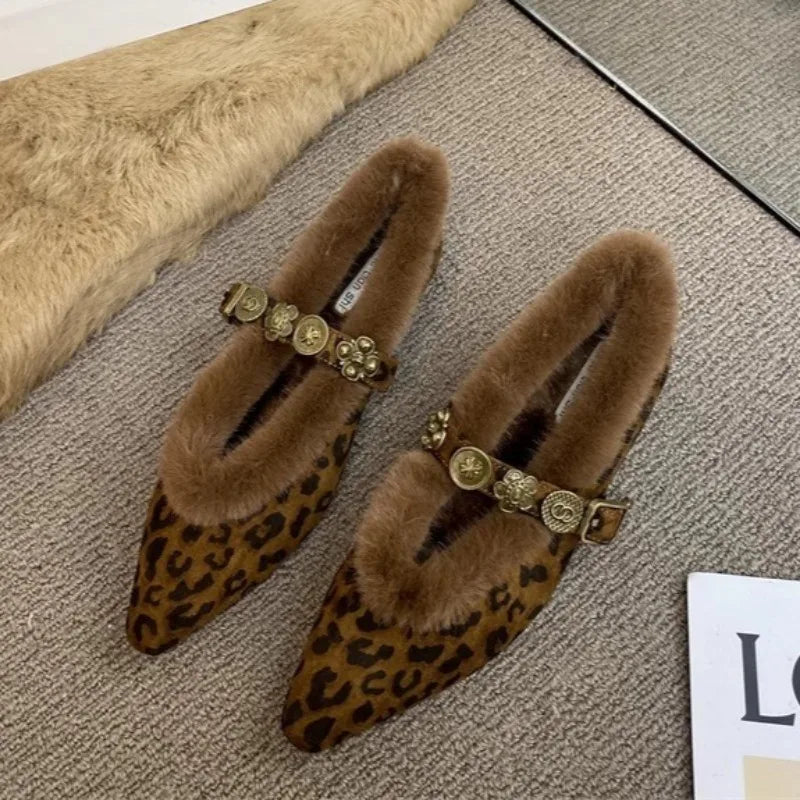 Stützende und trendige orthopädische Stiefel